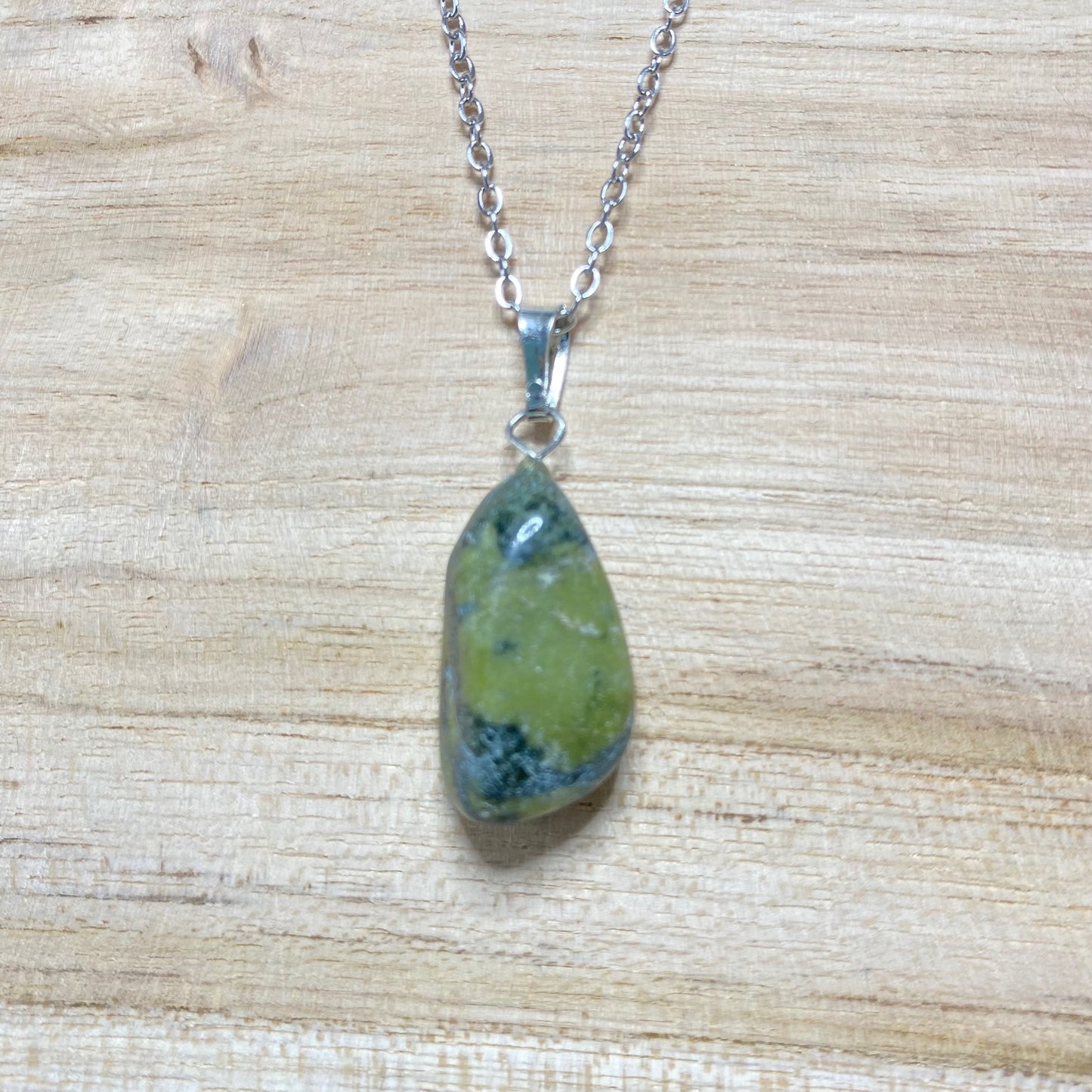 Pendentif Serpentine • Ancrage & Renouveau Énergétique