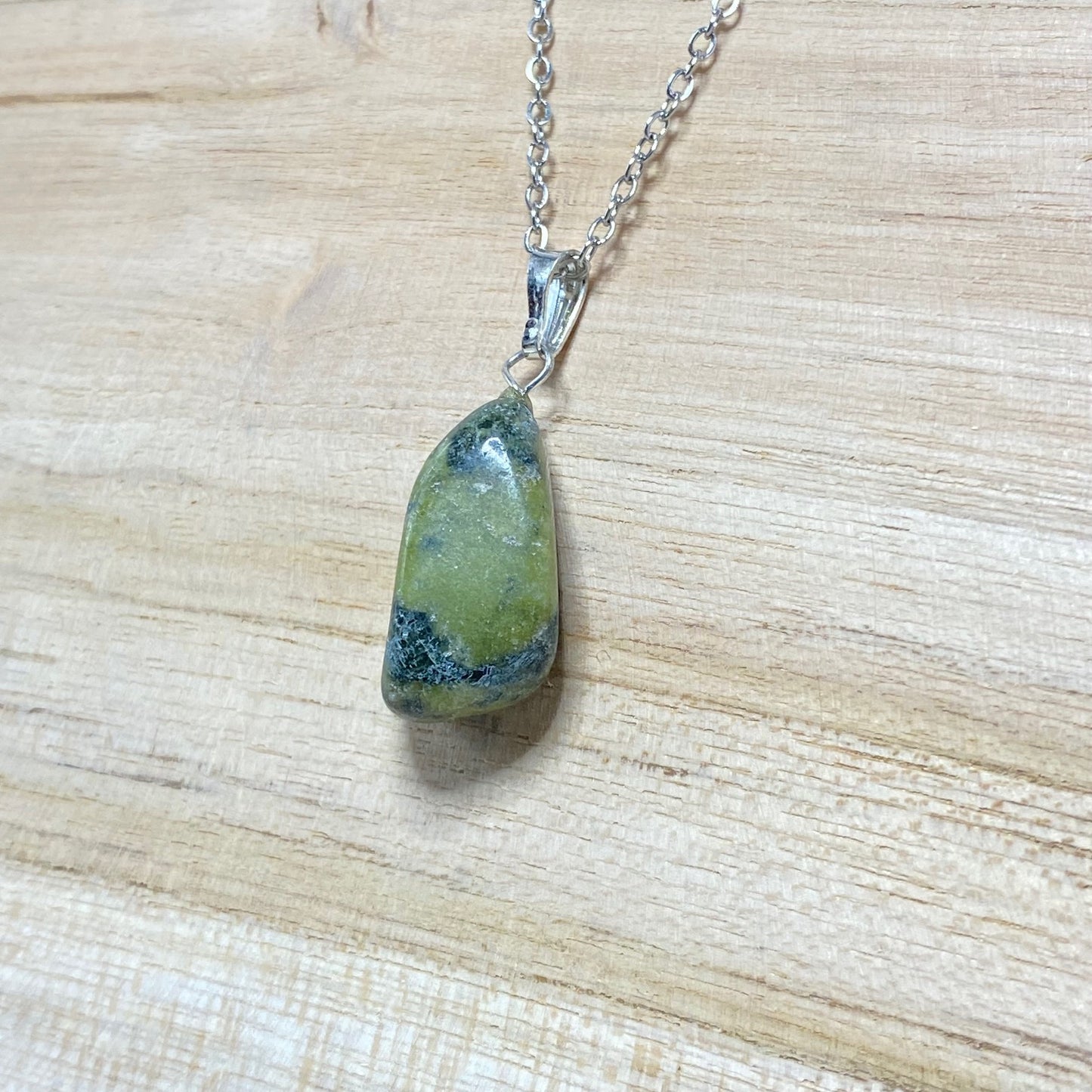 Pendentif Serpentine • Ancrage & Renouveau Énergétique