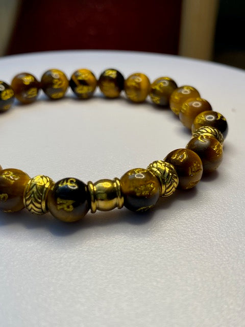 Bracelet Œil de Tigre avec Gravures Runiques Dorées